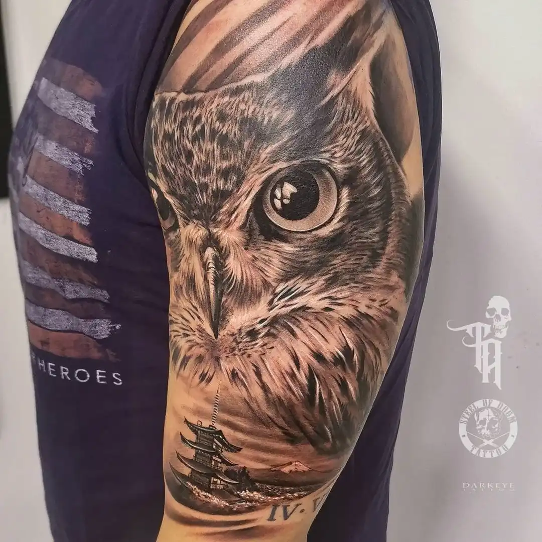 Tatuador en Barcelona Tony Black Tatuaje Buho