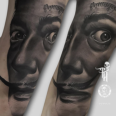 Tatuador de realismo en Barcelona Tony Black
